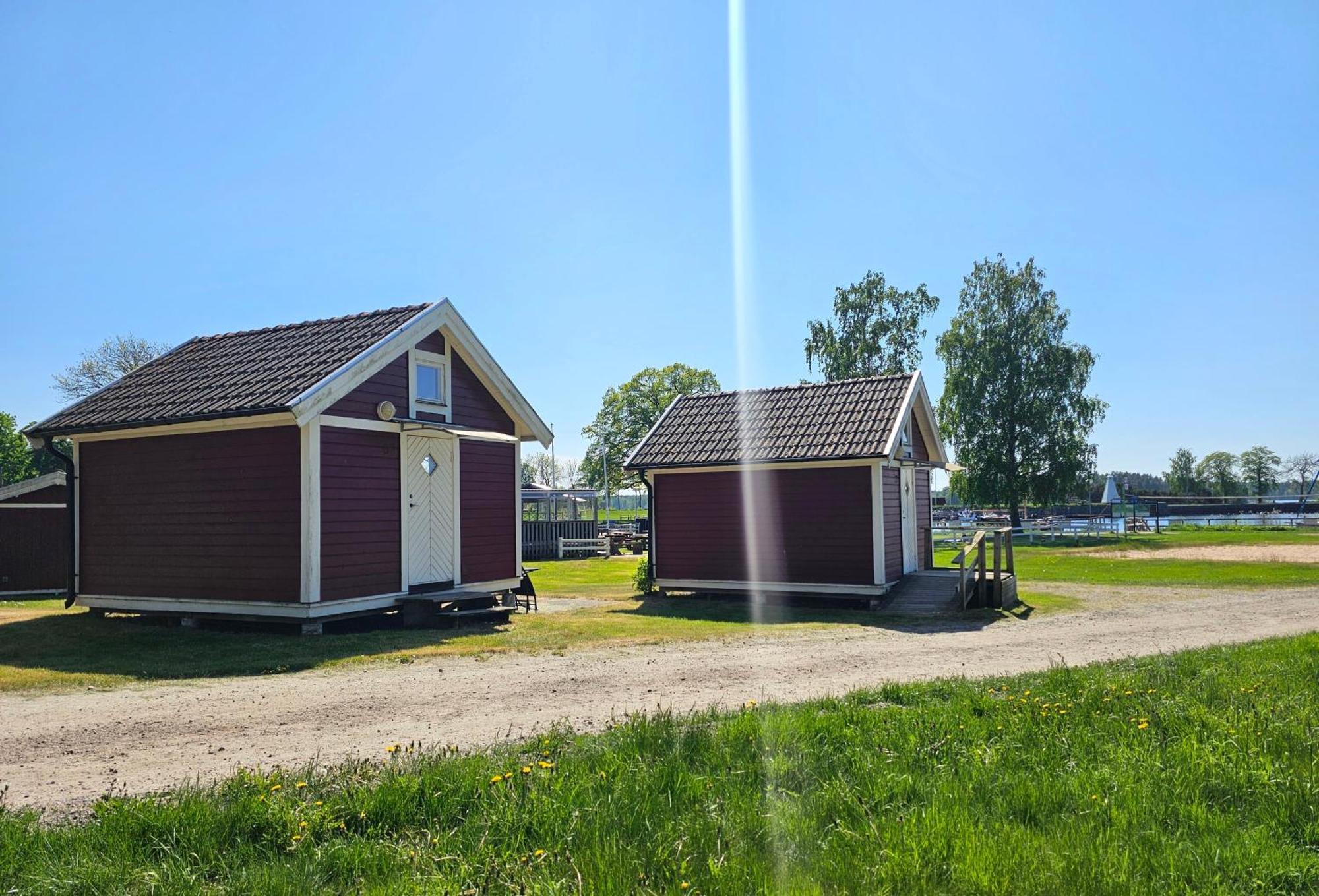 Kanalkrogen Stugor Sjötorp المظهر الخارجي الصورة